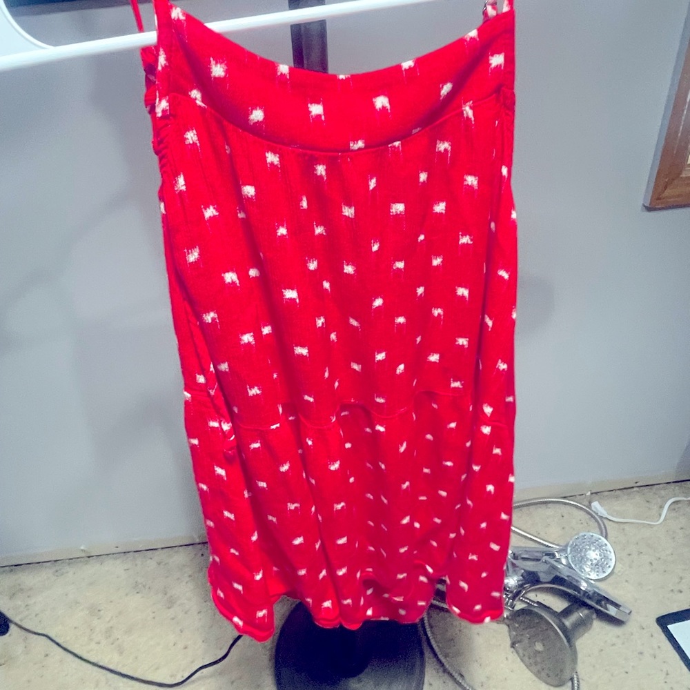 Women’s pink and white tank top